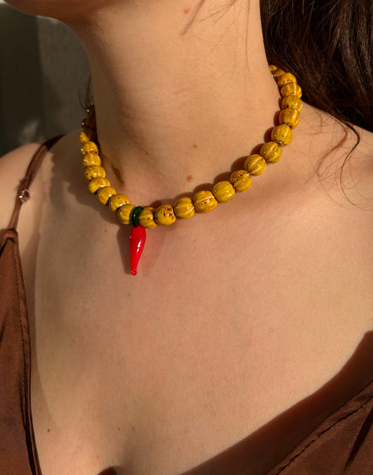 Piccante | Collier perles en céramique et breloque piment