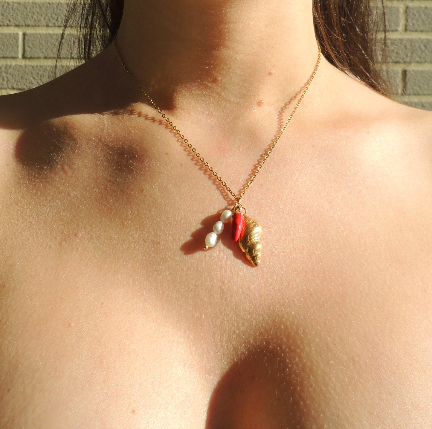 Martha | Collier coquillage, piment rouge et perles blanches