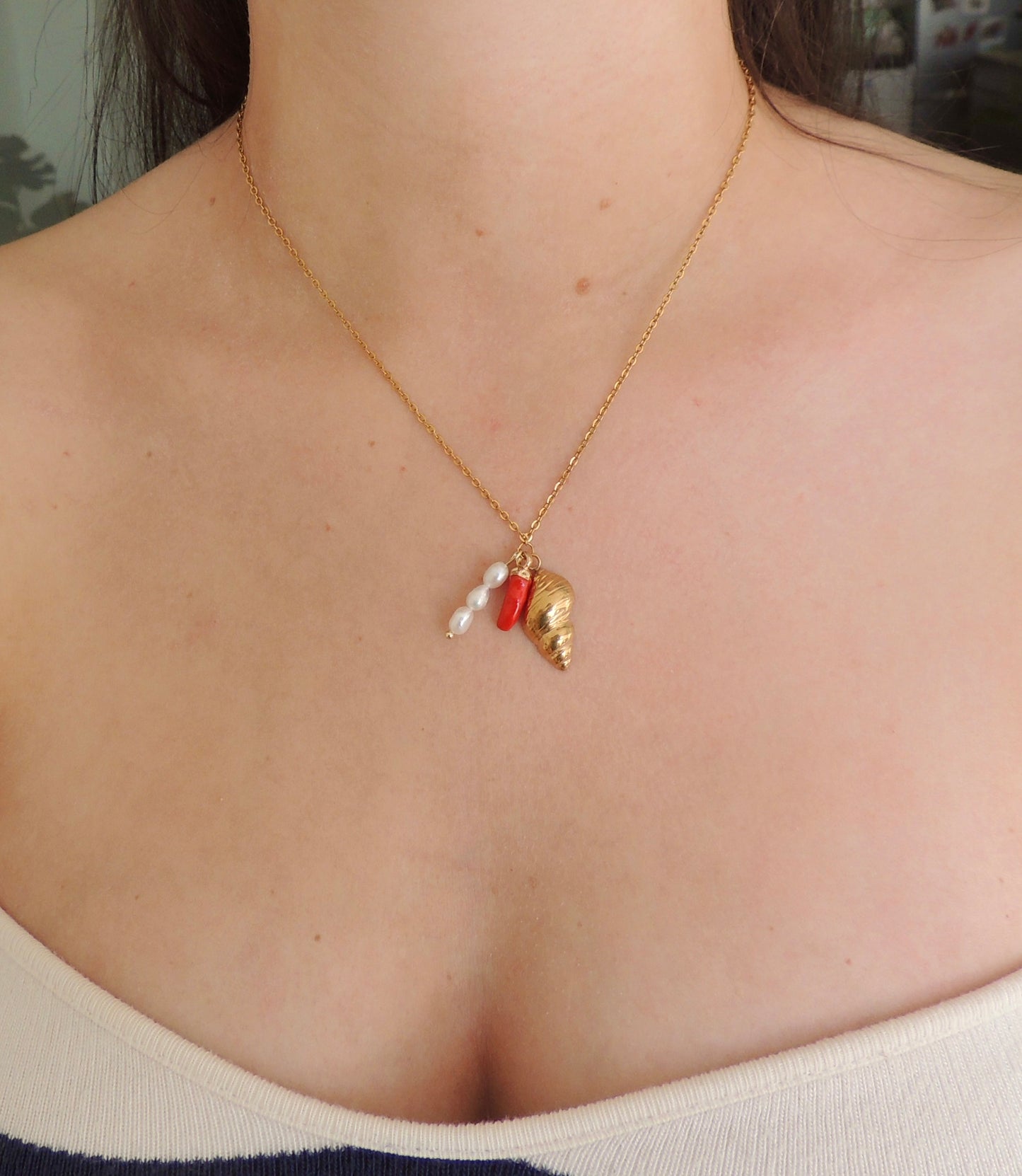 Martha | Collier coquillage, piment rouge et perles blanches