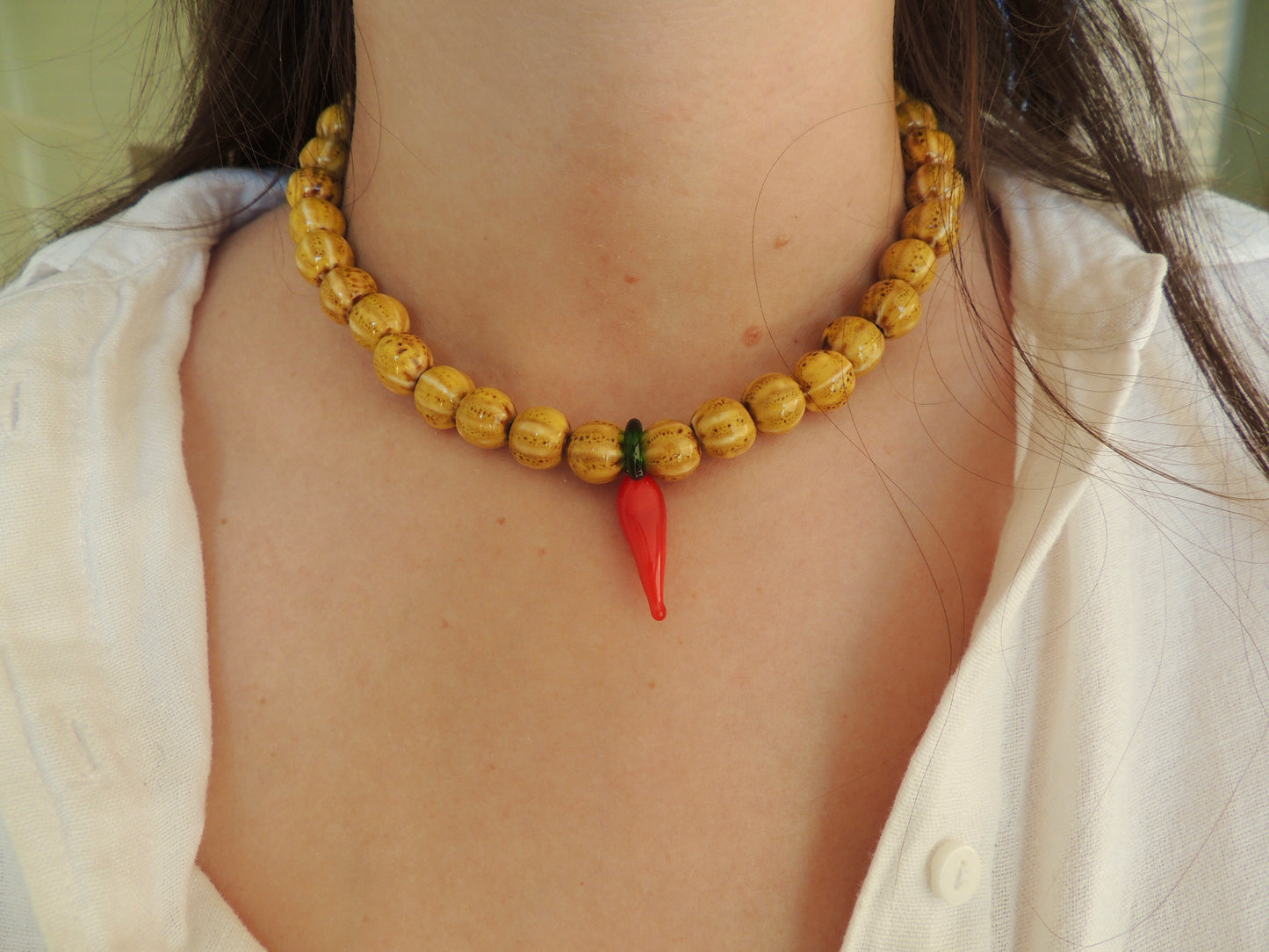 Piccante | Collier perles en céramique et breloque piment