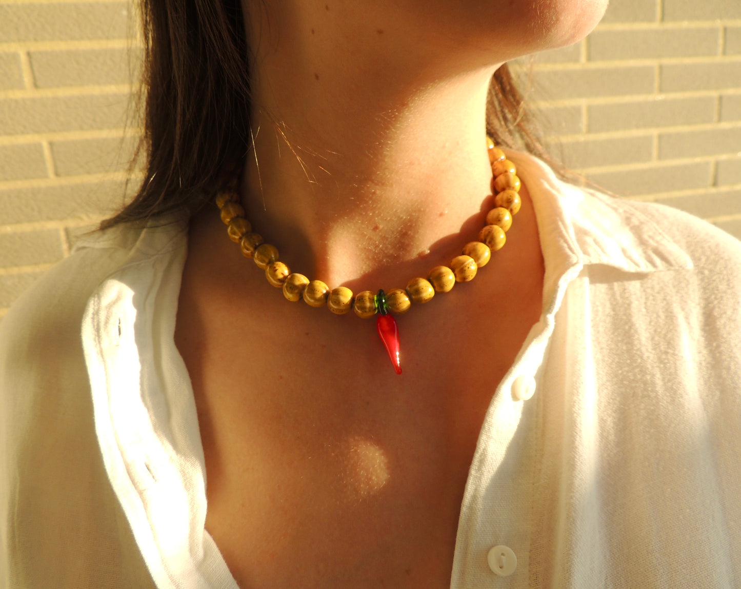 Piccante | Collier perles en céramique et breloque piment